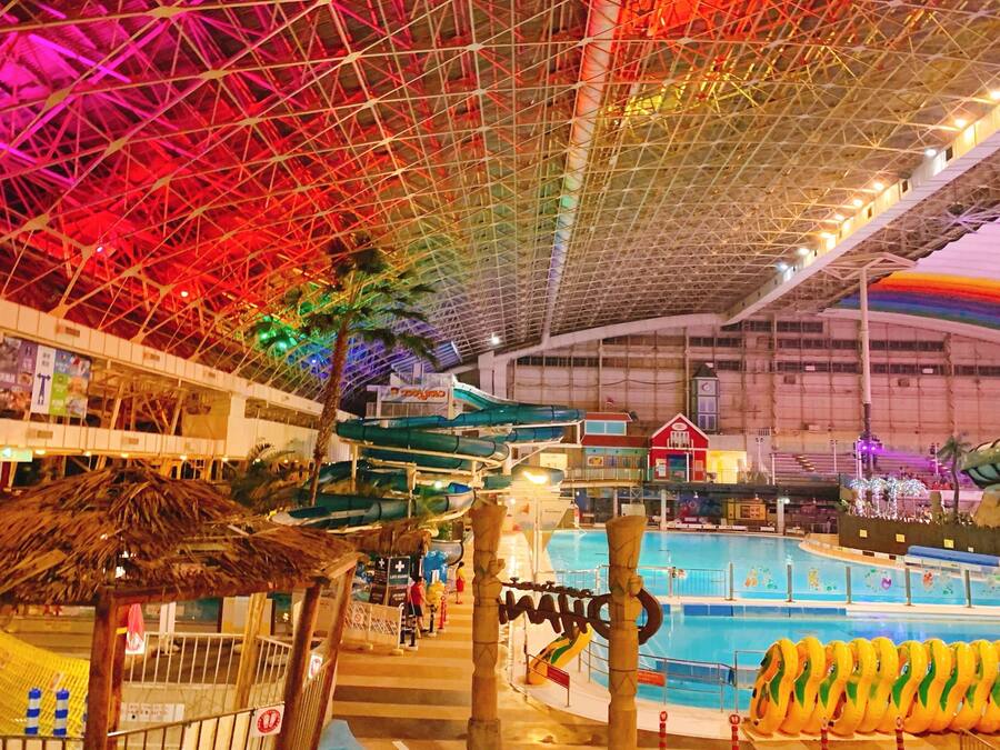 3 binnenzwembaden en 2 buitenzwembaden