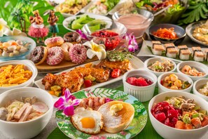 Daily buffet breakfast (JPY 2070 per person)