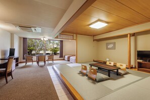 Semi Japanese-Western style Room Universal(With private bathroom)(Non-smoking)