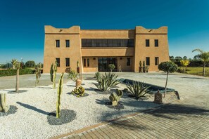 واجهة المنشأة