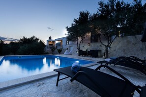 Seasonal outdoor pool, pool umbrellas, pool loungers - Villa Olive Gardens (Kastela)