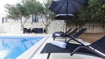 Seasonal outdoor pool, pool umbrellas, sun loungers