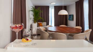 Villa | Zona de estar | Una televisión de pantalla plana