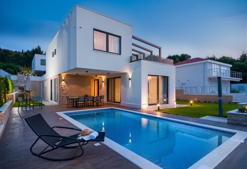 Villa More