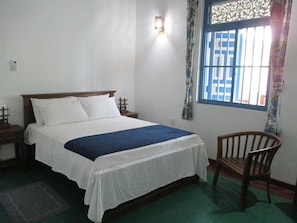 Deluxe Double Room | Soundproofing, iron/ironing board, cots/infant beds, bed sheets - Villa Whispering Shells (Wadduwa)