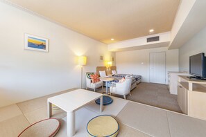 In-room safe, free WiFi, bed sheets - Spa Resort Hawaiians Monolith Tower (Iwaki)