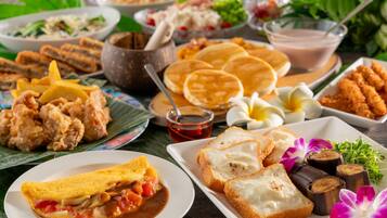 Daily buffet breakfast (JPY 2300 per person)