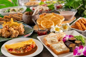 Daily buffet breakfast (JPY 2300 per person)