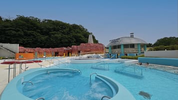 3 indoor pools, 2 outdoor pools