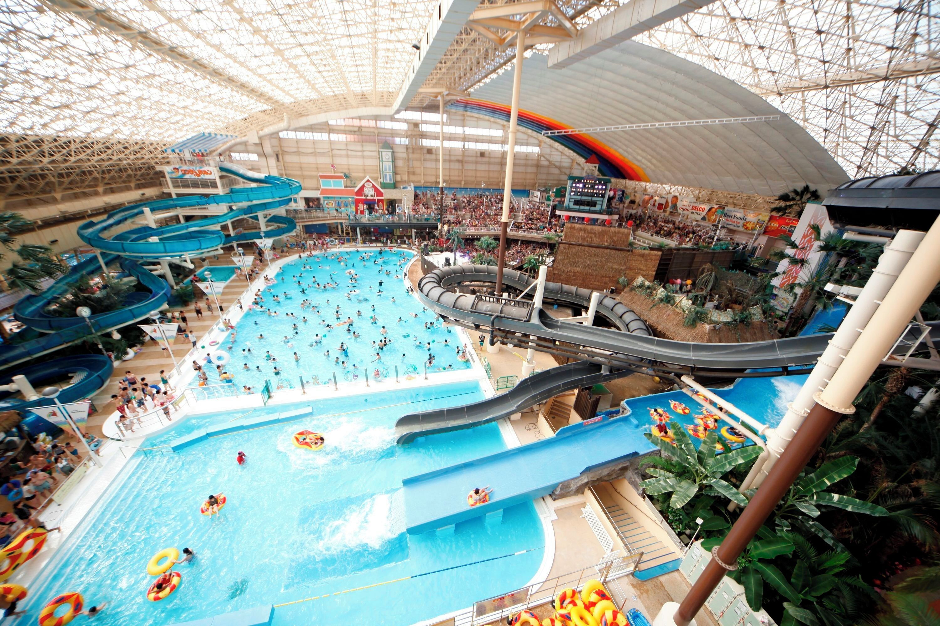 3 piscines couvertes, 2 piscines extérieures