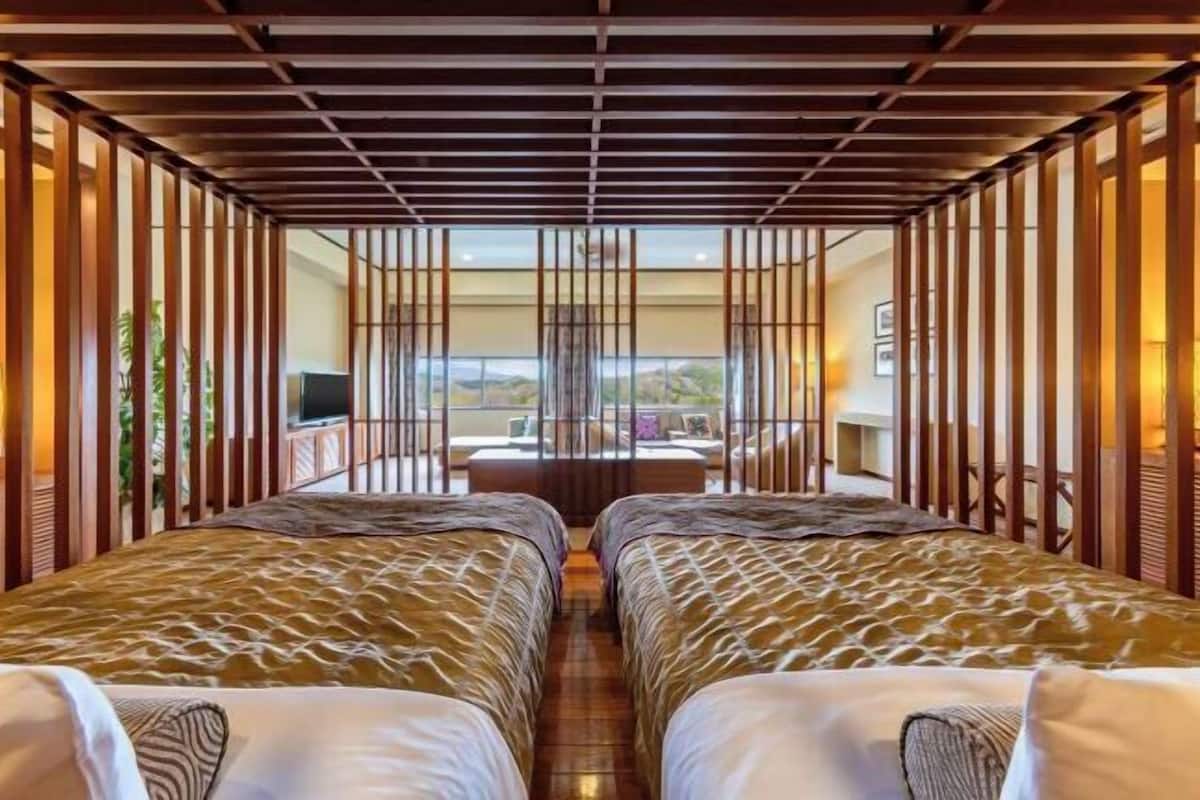 In-room safe, free WiFi, bed sheets