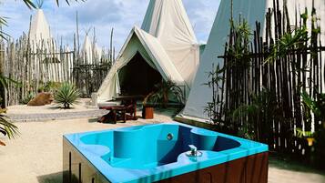 Deluxe Private Glamp Tent (Skylight Window) | In-room safe, iron/ironing board, free cribs/infant beds, rollaway beds