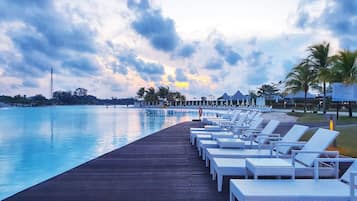 Outdoor pool, pool loungers