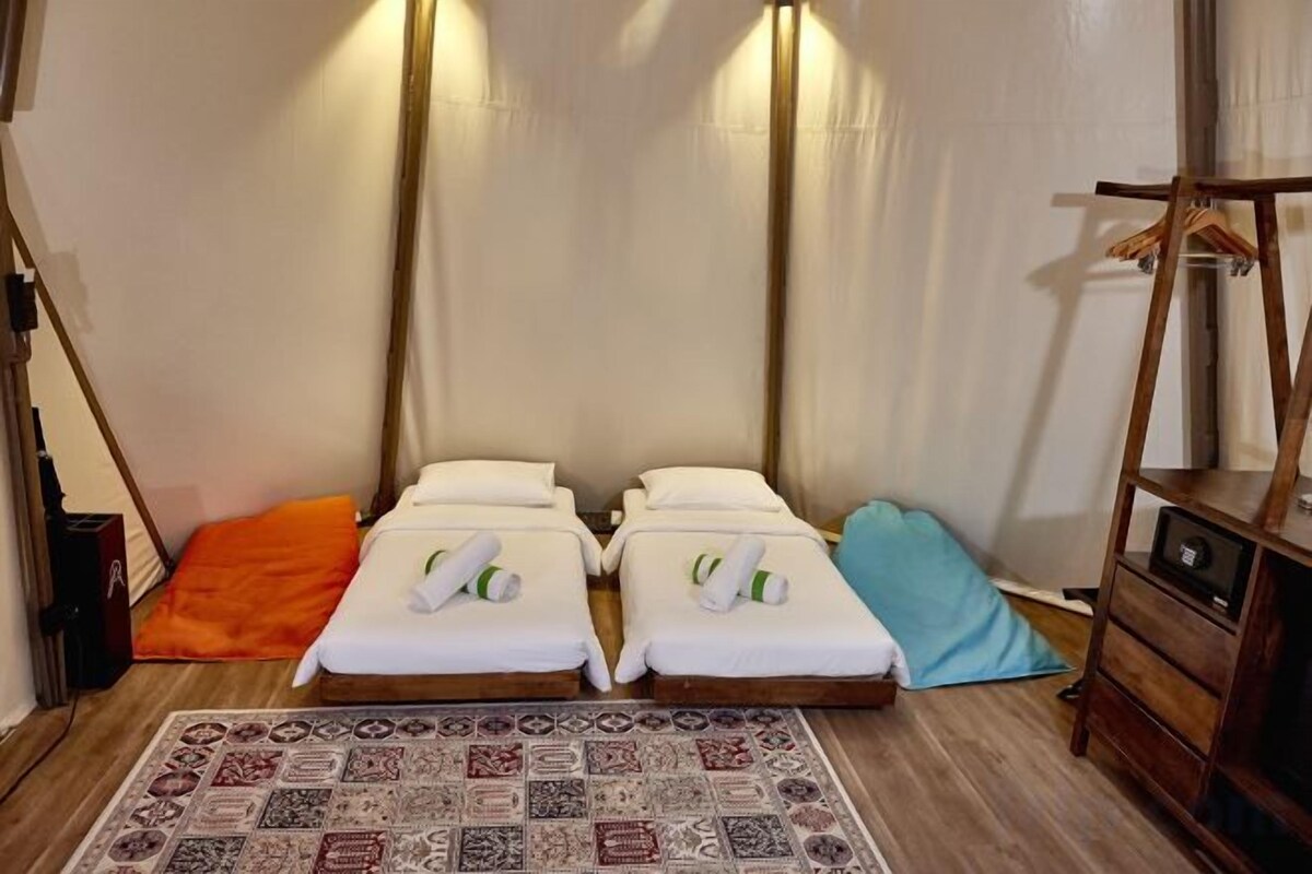 In-room safe, iron/ironing board, cribs (free)