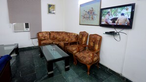 Lobby sitting area - Hotel Swisston Palace (New Delhi)