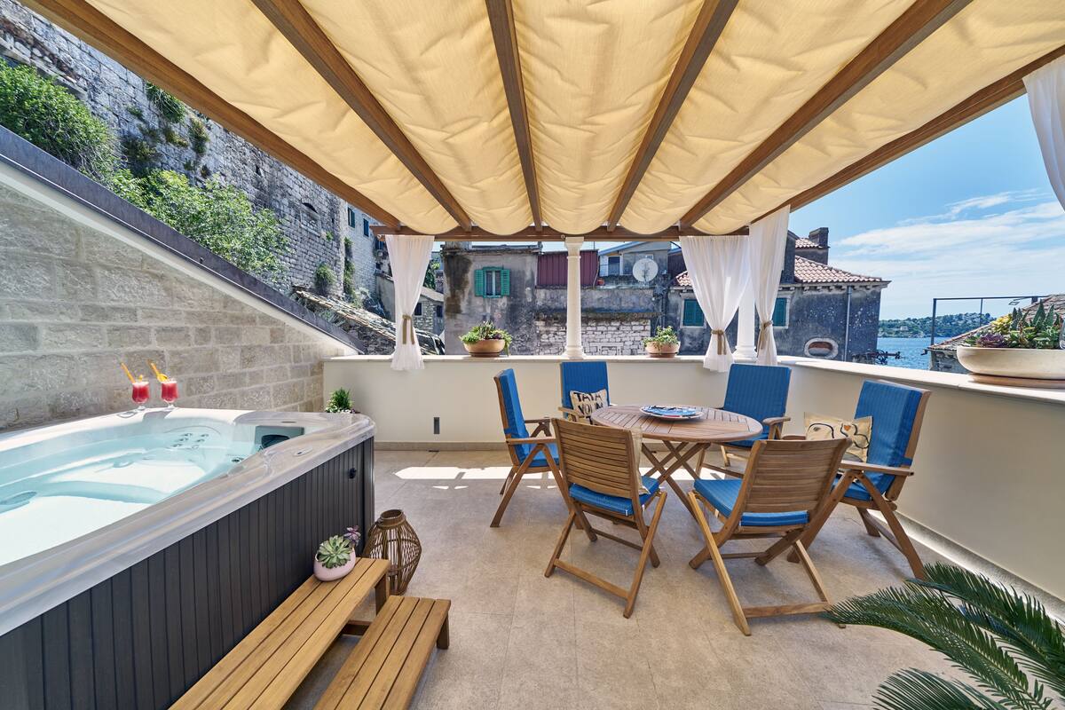 Deluxe appartement, uitzicht op zee | Balkon