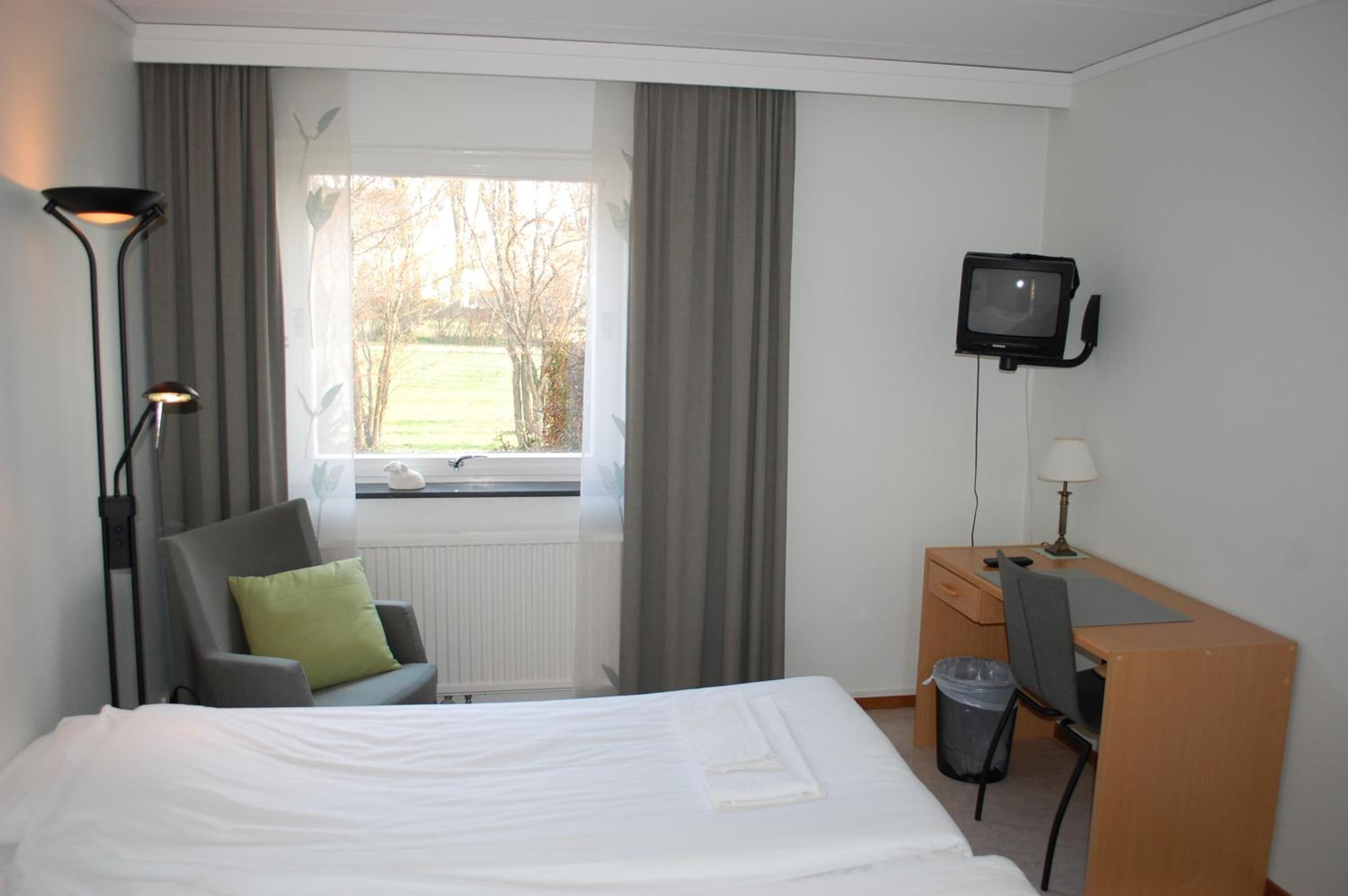 desk, iron/ironing board, cots/infant beds, rollaway beds