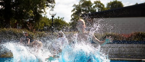 2 utendørsbassenger