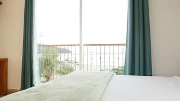 1 habitación, minibar, muebles diferentes y escritorio