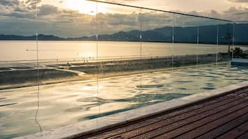 2 piscine all'aperto