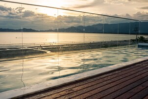 2 piscinas al aire libre