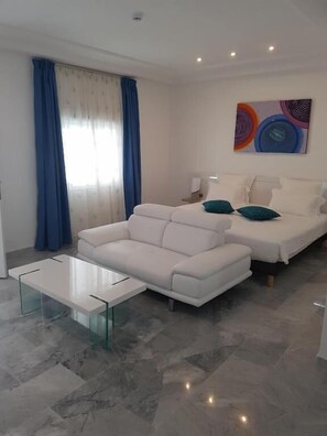 Couette en duvet d'oie, minibar, coffres-forts dans les chambres, bureau