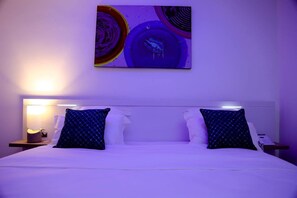 Standard Double Room | Down duvets, minibar, in-room safe, desk - Hotel Ahoefa King Salomon Garden (Lomé)