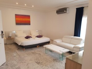 Couette en duvet d'oie, minibar, coffres-forts dans les chambres, bureau