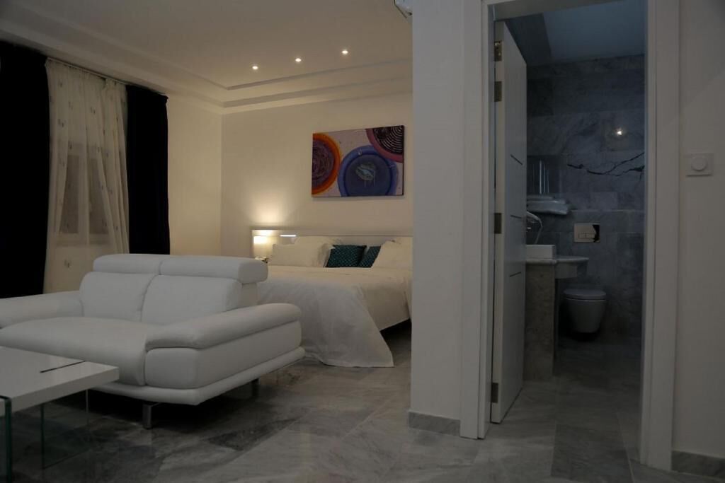 Down comforters, minibar, in-room safe, desk