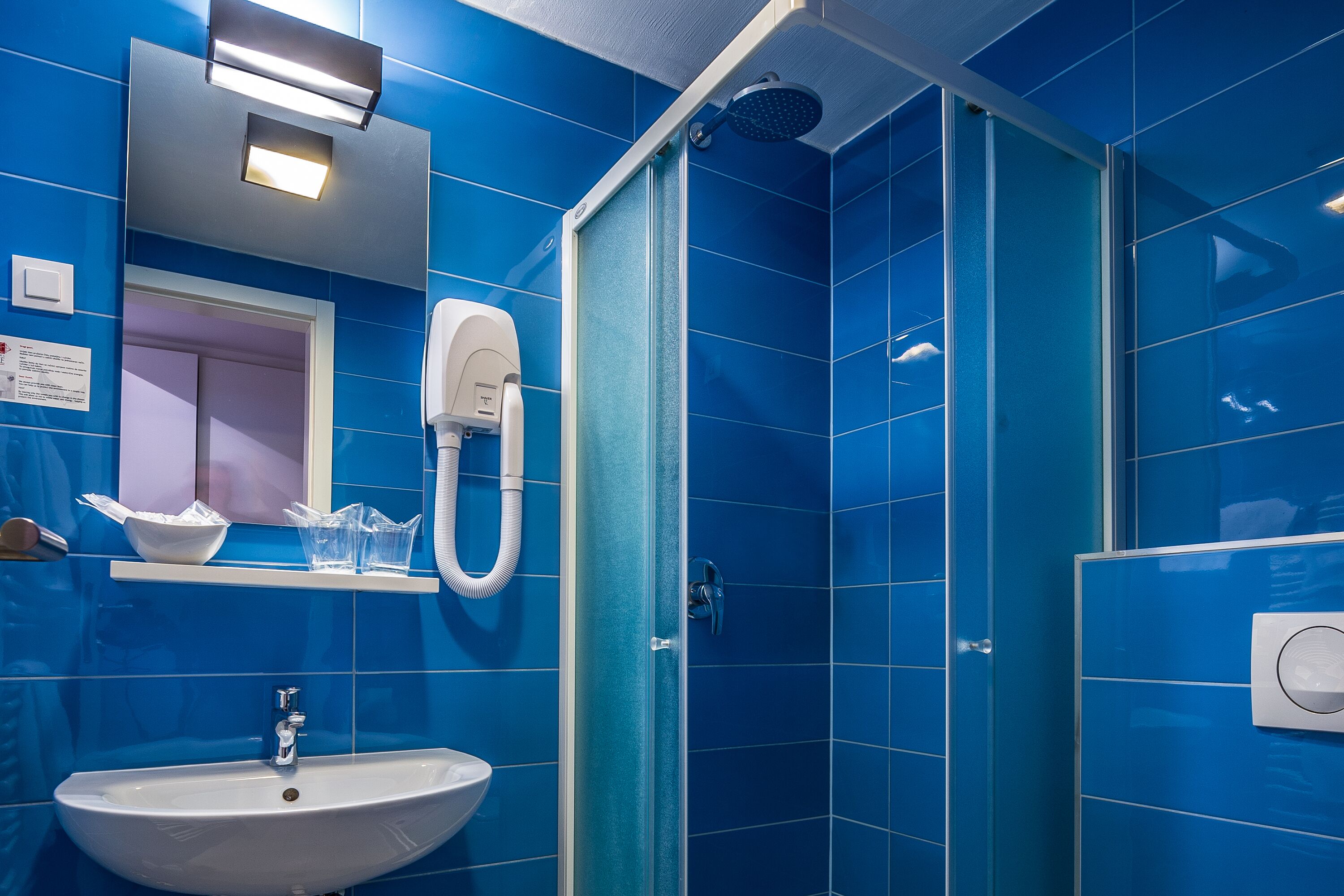 shower, rainfall showerhead, free toiletries, hair dryer