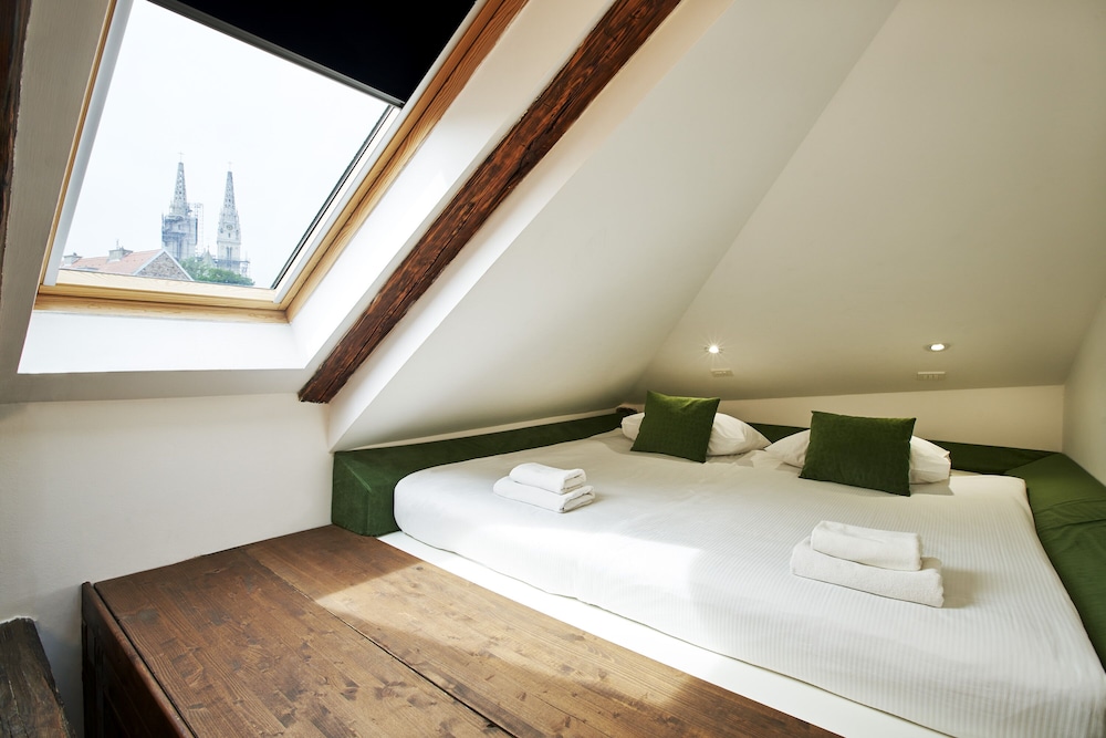 Art Hotel Like by null