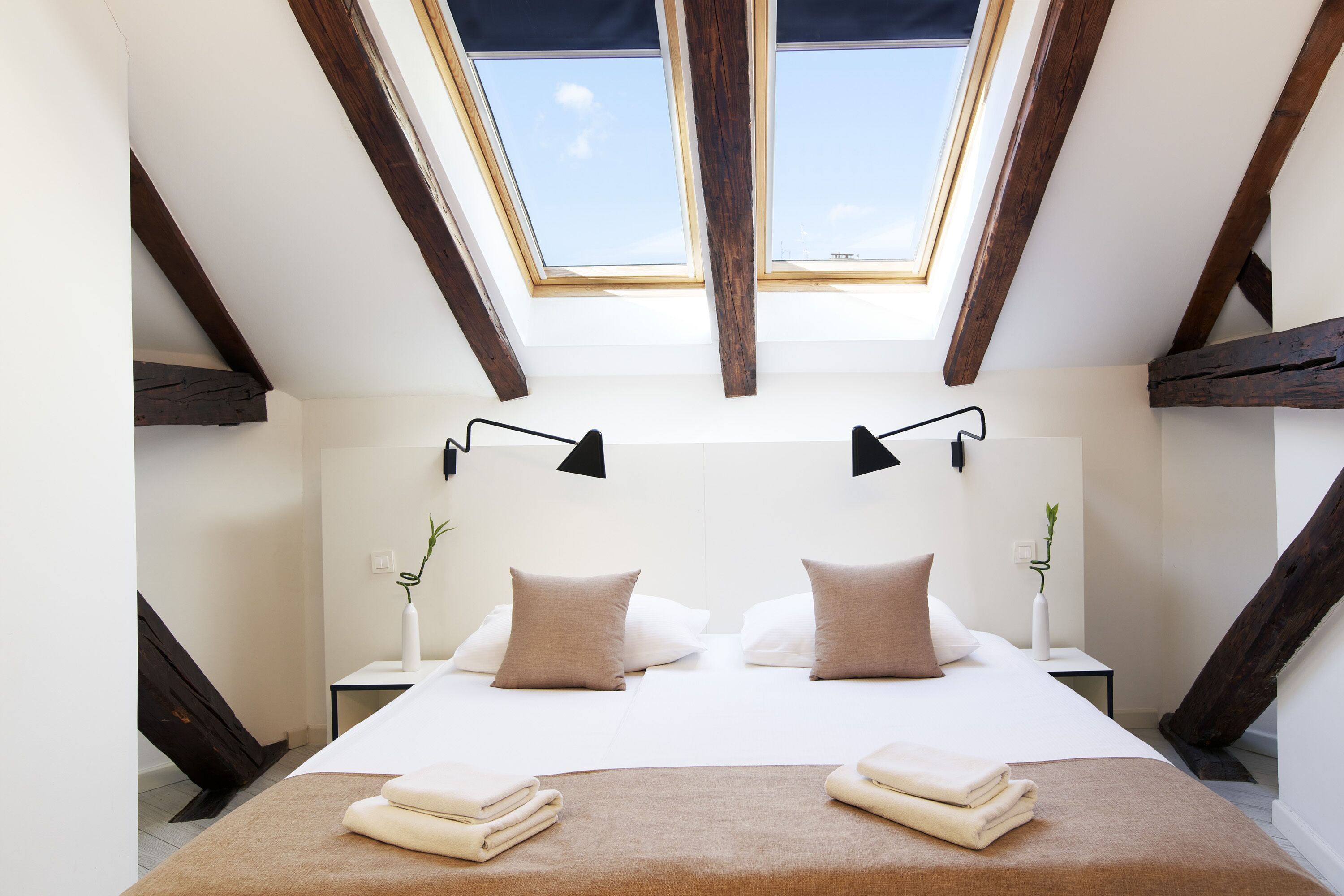 1 室のベッドルーム、羽毛の掛け布団、セーフティボックス (室内)、遮光カーテン