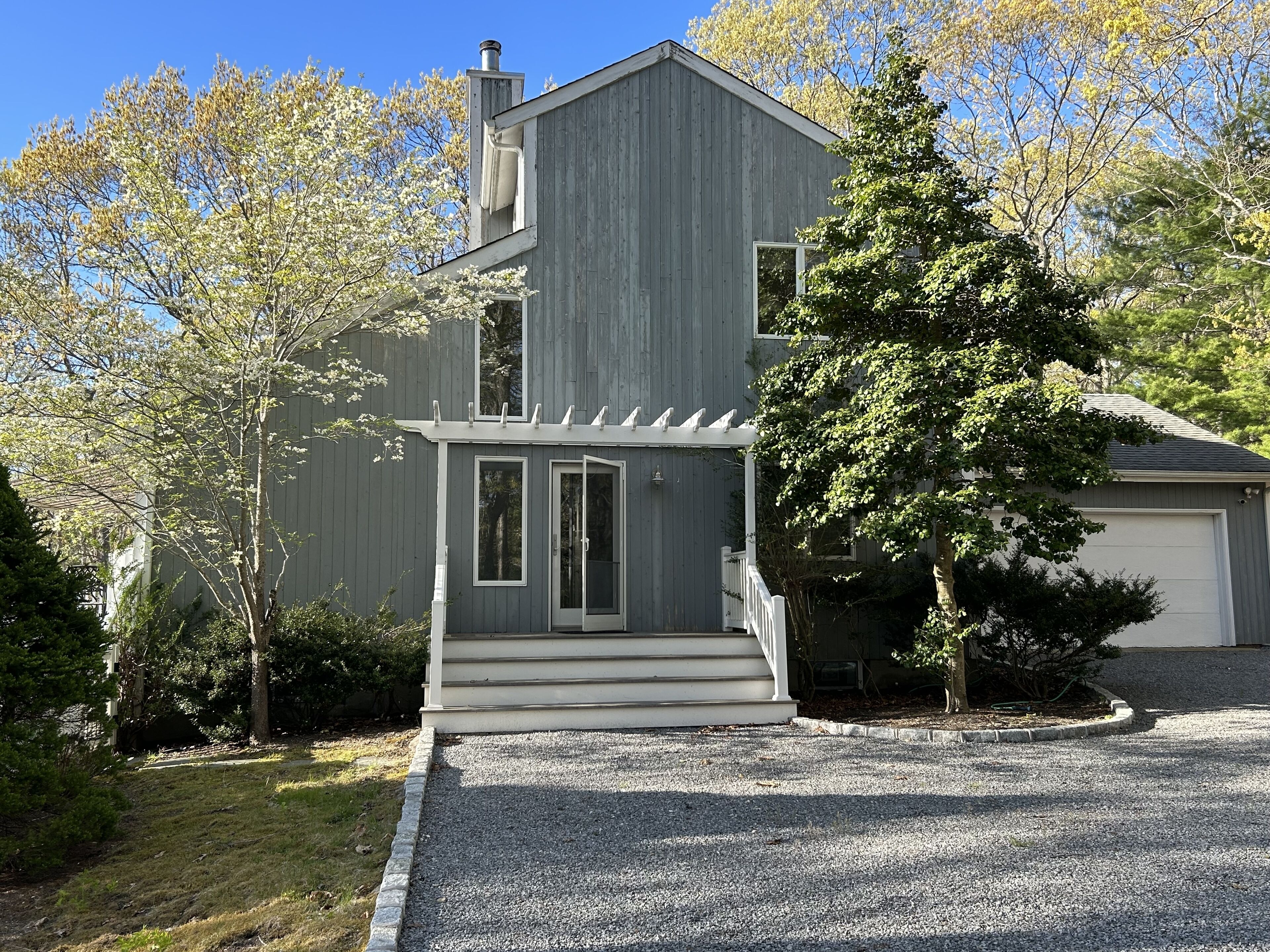 3 Bedrooms, 3 1/2 baths, queen sized sofa bed, 20x40 Pool