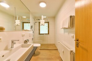 Kolben (incl. cleaning fee) | Bad | Toalettartikler (inkludert), hårføner, håndklær og toalettpapir