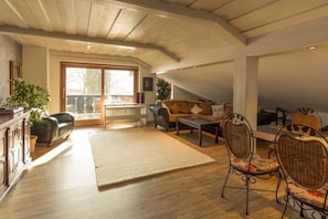 Flat-screen TV, DVD player - Alpen Deluxe Oberammergau (Oberammergau)