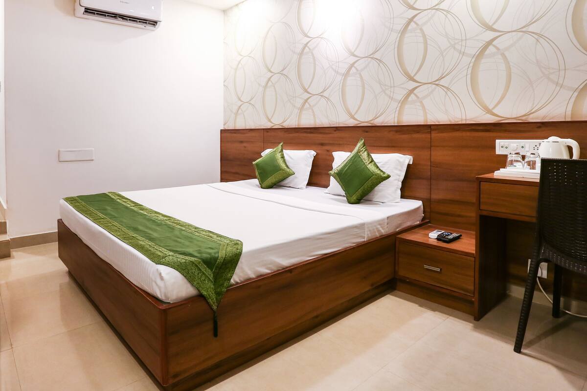 Habitación estándar | Tabla de planchar con plancha, camas extra, wifi gratis y ropa de cama 