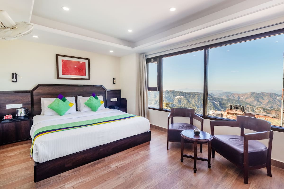 Habitación doble Deluxe, 1 cama King size | Escritorio, camas extra, wifi gratis y ropa de cama