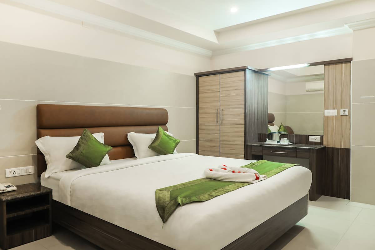 Iron/ironing board, rollaway beds, free WiFi, bed sheets