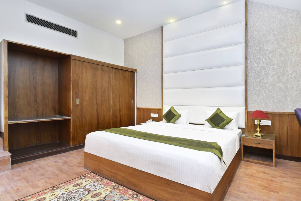 Phòng Deluxe, 1 giường cỡ king | Bàn ủi/dụng cụ ủi quần áo, truy cập Internet không dây miễn phí