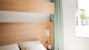 Desk, iron/ironing board (on request), cribs (free), WiFi (surcharge) - Camping Zuydcoote Beach (Zuydcoote)