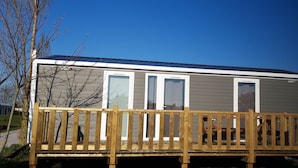 Desk, iron/ironing board (on request), cribs (free), WiFi (surcharge) - Camping Zuydcoote Beach (Zuydcoote)