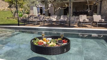 Exclusive-Villa, Mehrere Betten, Poolblick | Hochwertige Bettwaren, Pillowtop-Betten, Minibar, Zimmersafe
