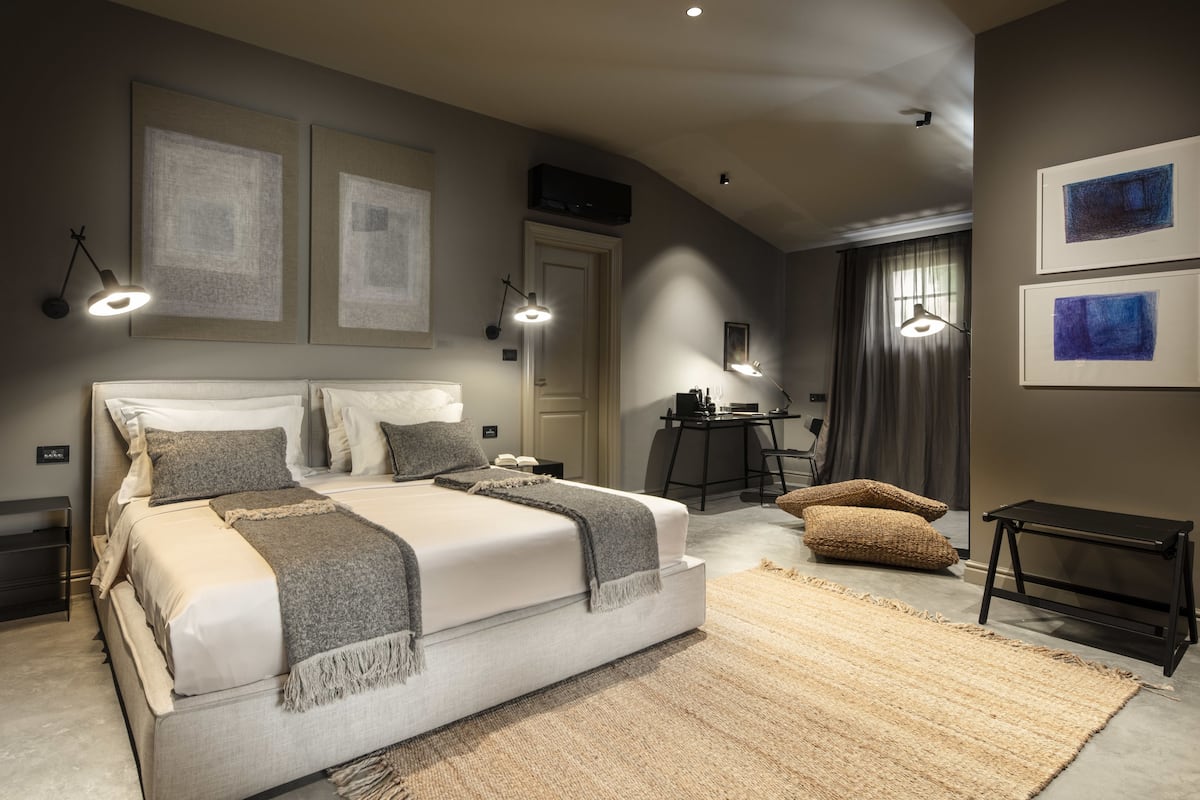 executive double room, 1 king bed | 1 bedroom, premium bedding, pillow-top beds, minibar