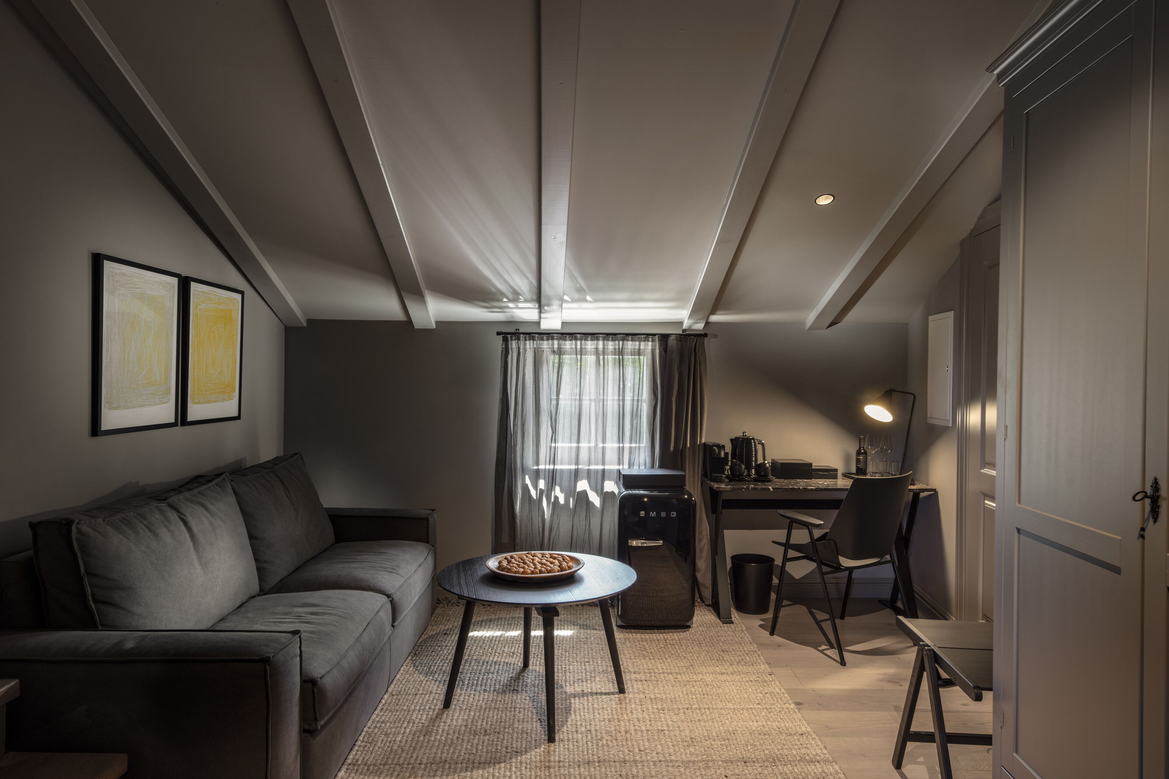 romantic suite, terrace, garden view | living area | lcd tv