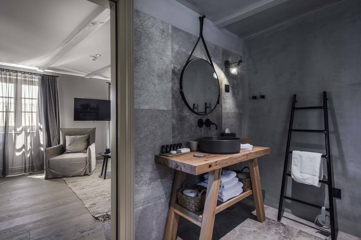 deluxe double room, 1 king bed | bathroom | shower, rainfall showerhead, designer toiletries, hair dryer