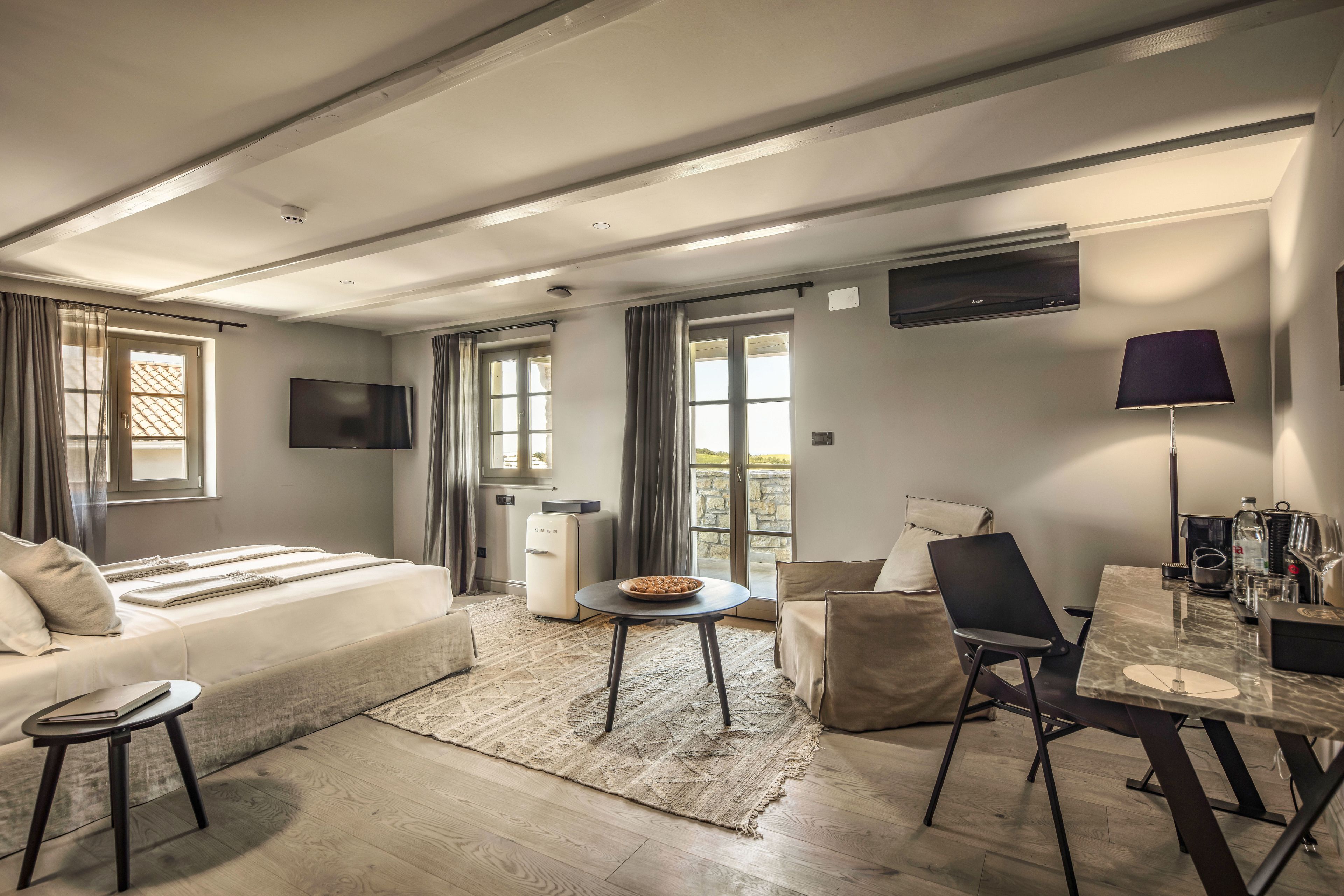 executive double room, 1 king bed | 1 bedroom, premium bedding, pillow-top beds, minibar