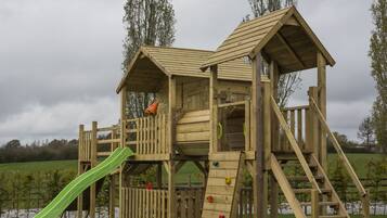 Children’s play area – outdoor