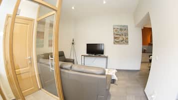 Cottage, Courtyard View (Fourmil) | Living area | Flat-screen TV