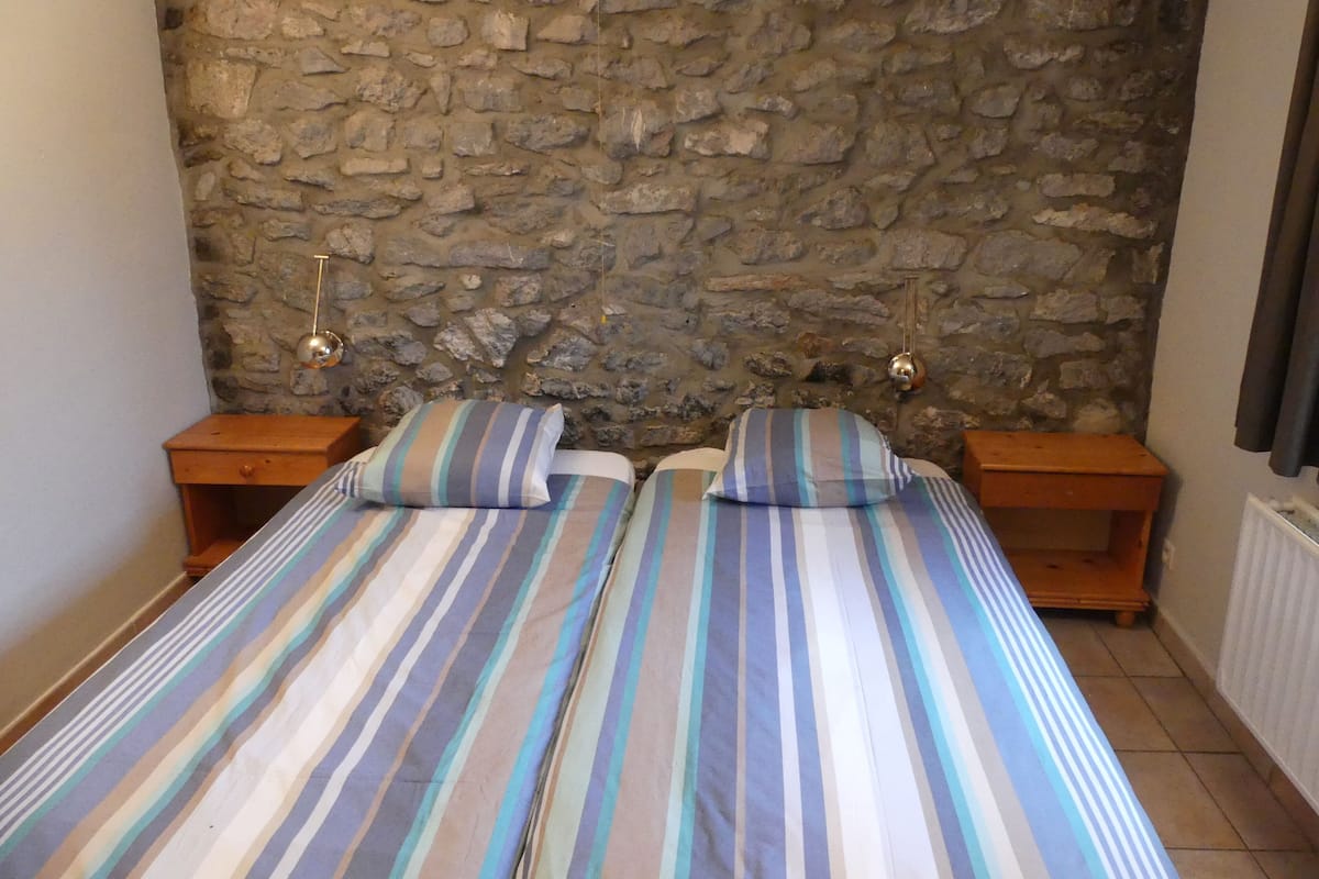 Ferienhaus, Blick auf den Innenhof (L'Etable) | Schreibtisch, Verdunkelungsvorhänge, schallisolierte Zimmer