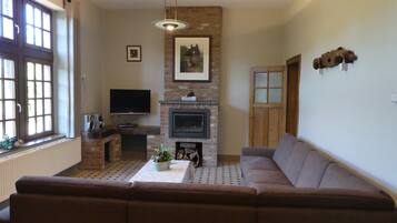 Casa de campo, vista al patio (La Dependance) | 2 habitaciones, decoración personalizada y muebles diferentes